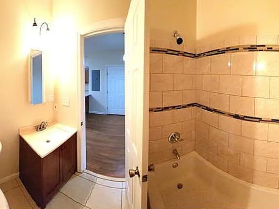 5th image of 173 36th St NE APT 3