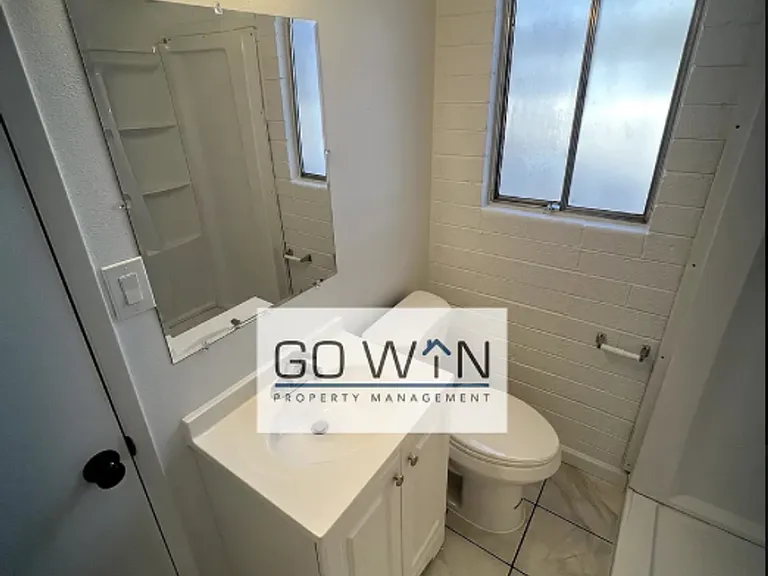 1626 W Denton Ln — Photo 5