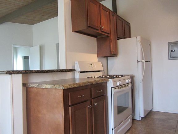 Stove & Refrigerator