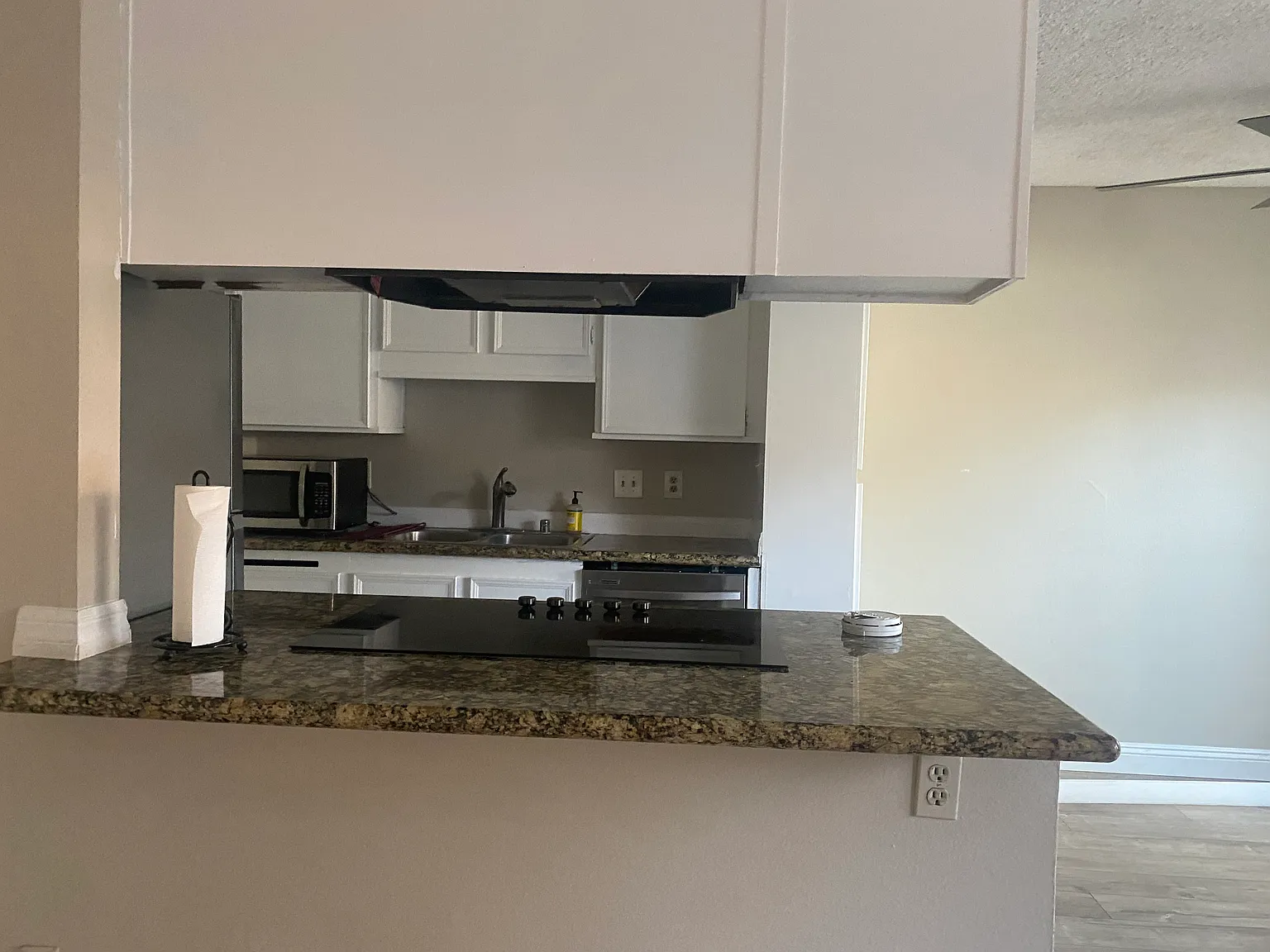 1 bed, 604 sqft, $2,100 — Photo 2
