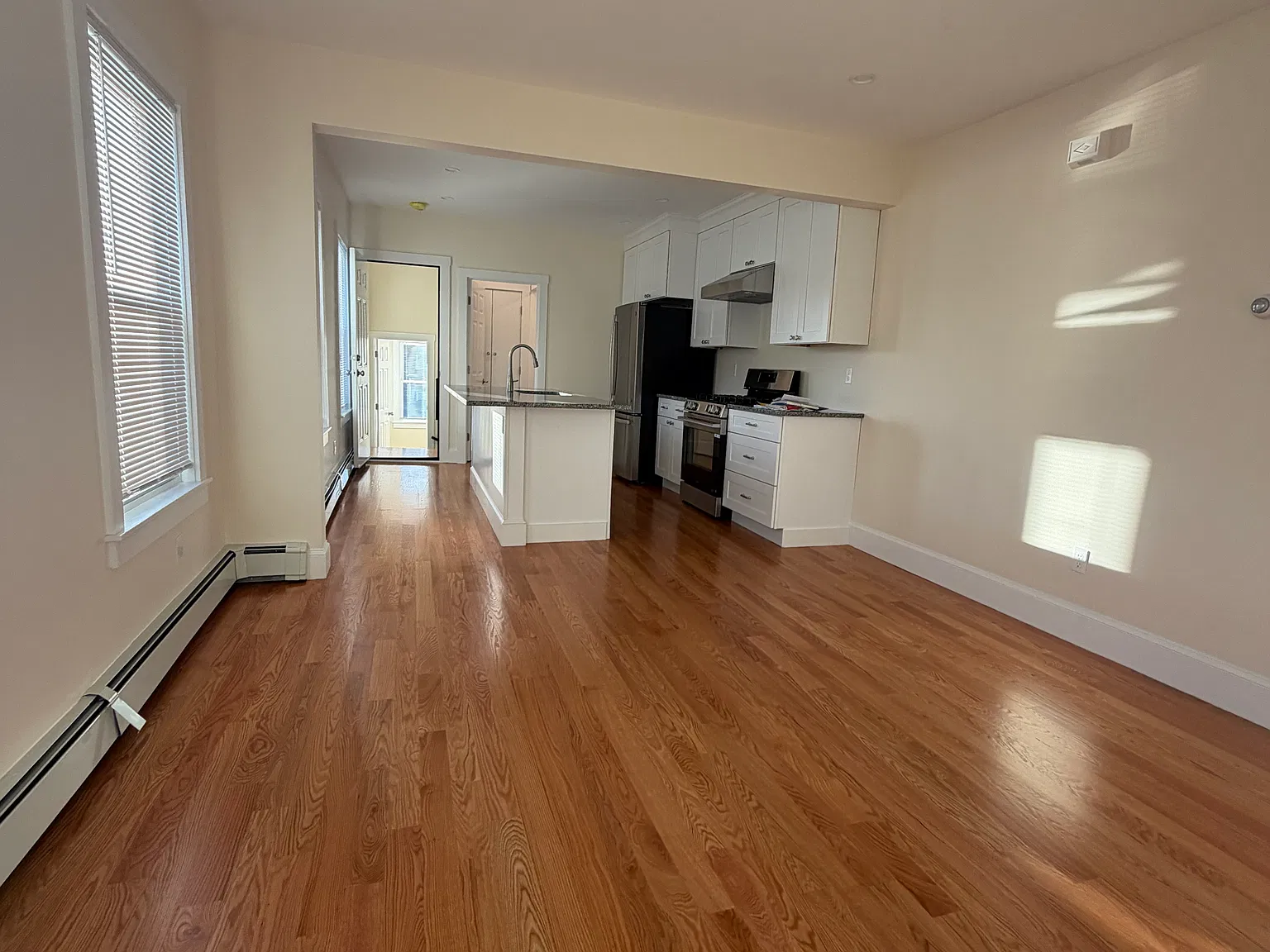 3 bed, 1100 sqft, $2,800 — Photo 4