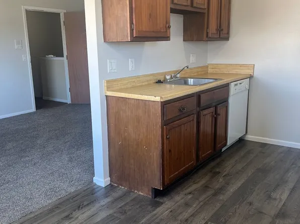 4011 West Over, 4011 Westover Rd SE APT 4, Cedar Rapids, IA 52403