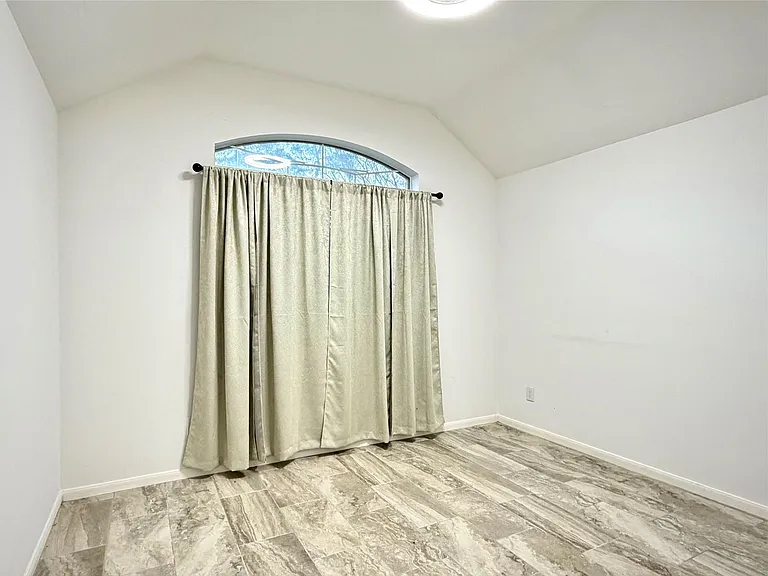 3226 Candlepine Dr — Photo 4