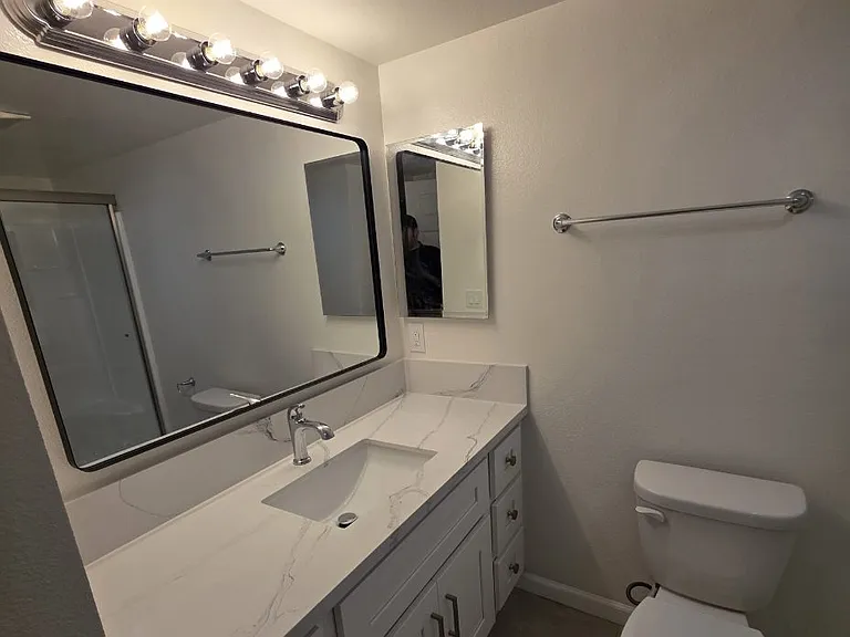 234 W Fairview Ave #208 — Photo 5