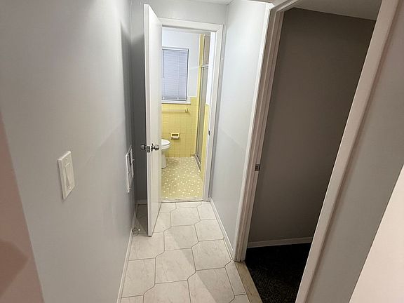 5th image of 14214-142 14th Ave #1