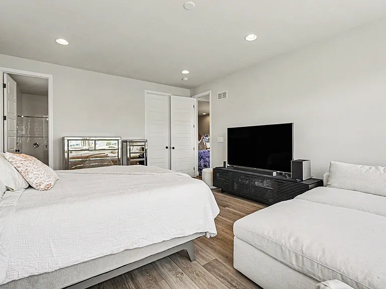 1318 Revival Dr — Photo 35