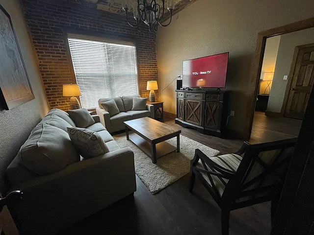2 bed, 1.5 bath, 800 sqft, $2,000 — Photo 2