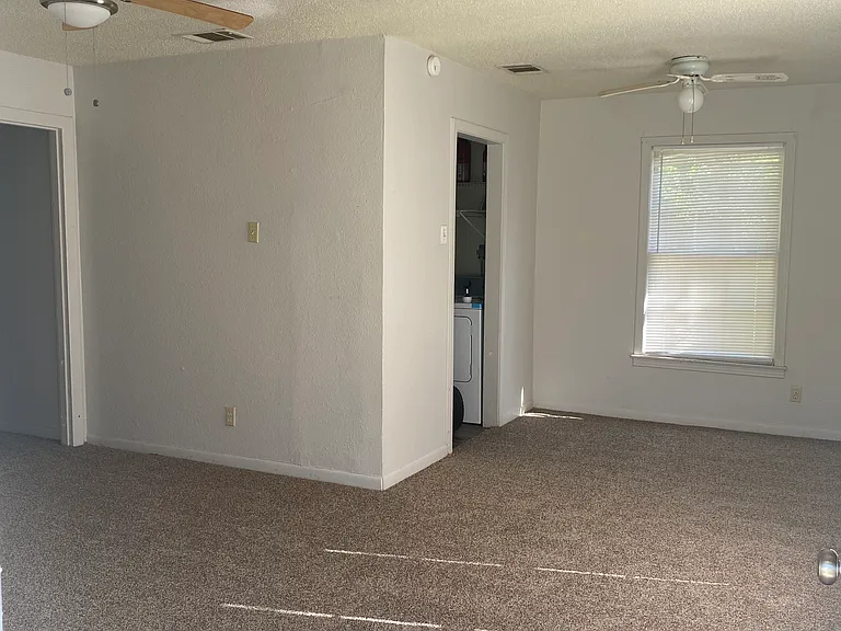 704 Carrie Ave — Photo 2