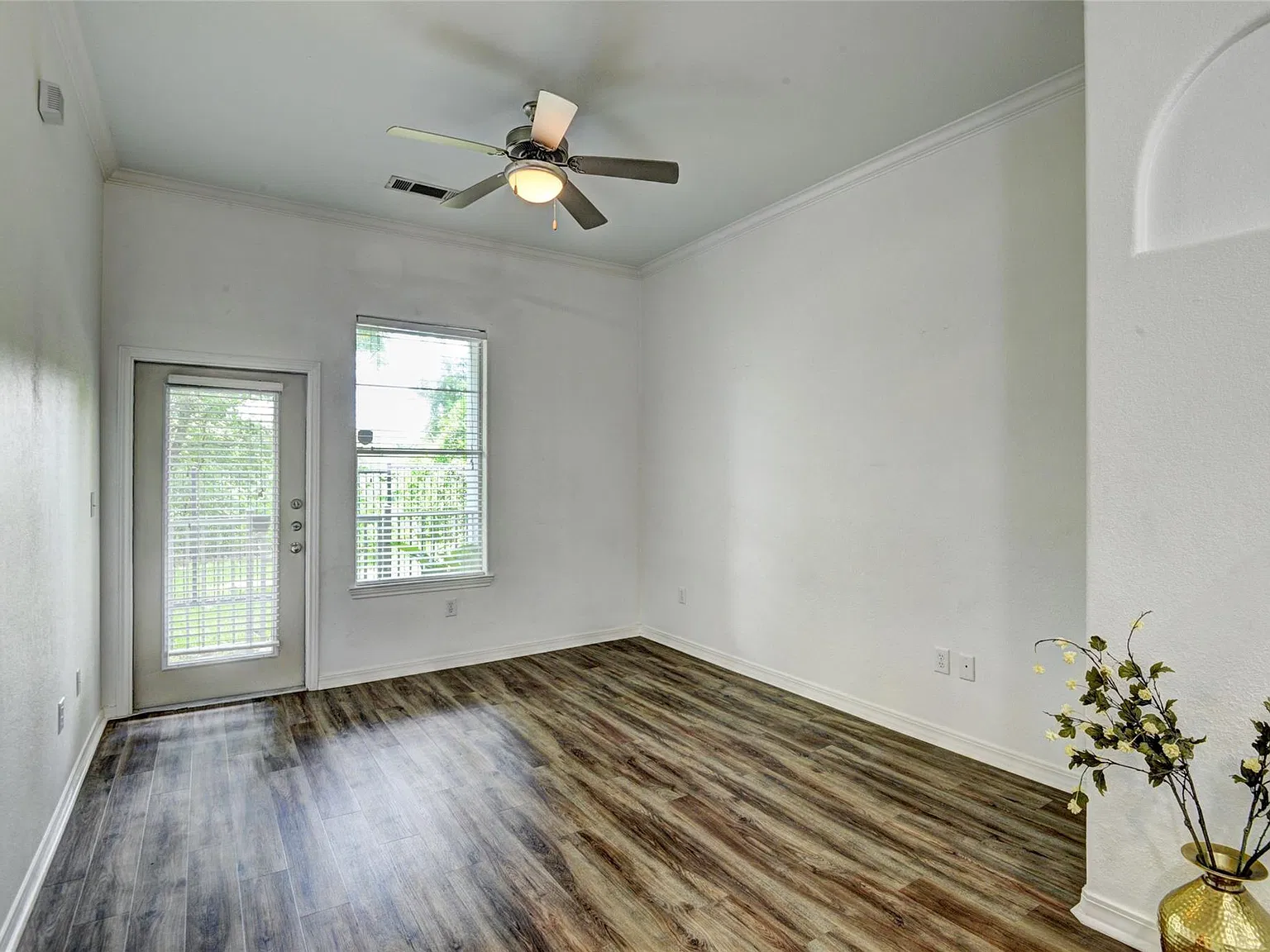 1441 East St — Photo 3