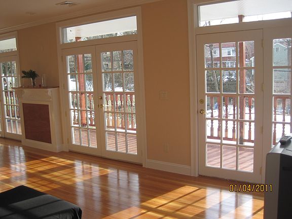 4th image of 159 Longwood Ave #U1a
