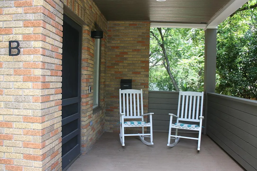2 bed, 1.0 bath, 1160 sqft, $3,350 — Photo 3