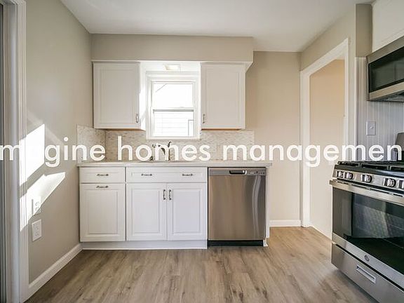 4th image of 1131 Belrose Rd