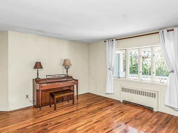 5th image of 735 Muncey Road