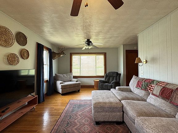 2nd image of 360 Harman St