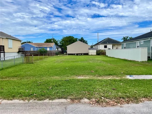 5321 Wingate Dr, New Orleans, LA 70122