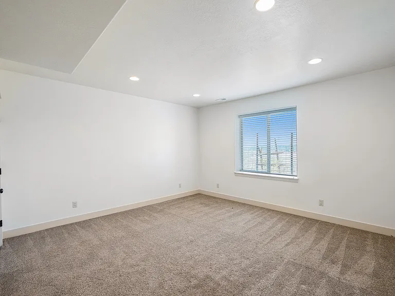 722 W Webb Rd — Photo 18