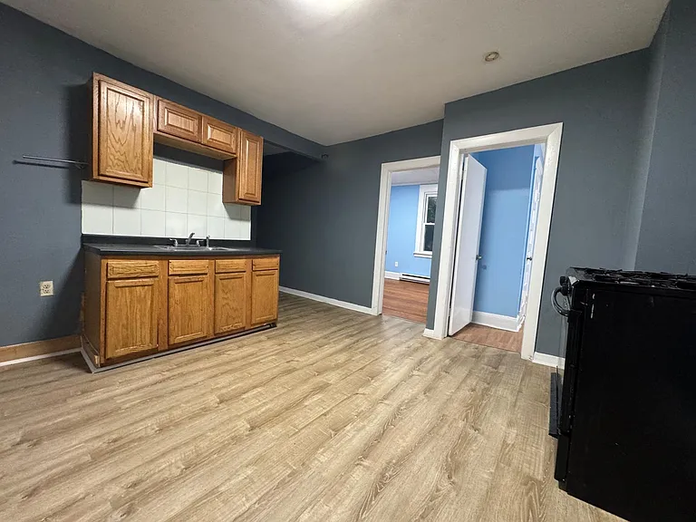 61-2 Lounsbury St #1 — Photo 2
