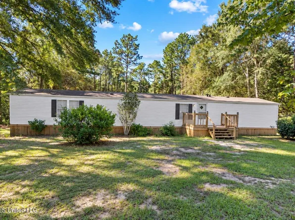 28 Herrington Rd, Wiggins, MS 39577