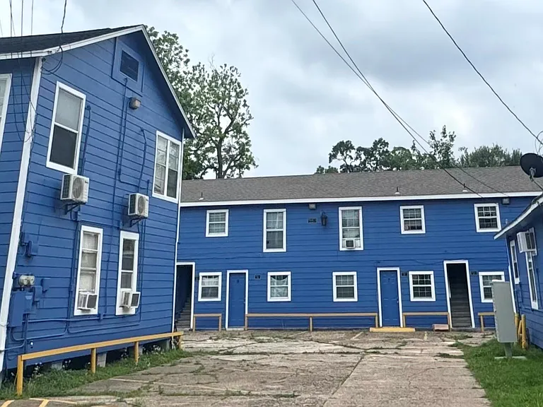 7018 1/2 Avenue F #6 — Photo 1