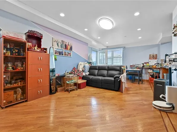 6214 24th Ave APT 2B, Brooklyn, NY 11204