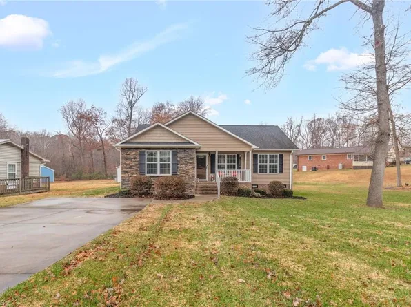 210 High Meadows Rd, Thomasville, NC 27360