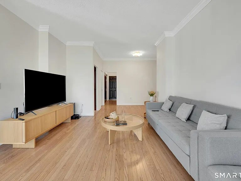 44 Strawberry Hill Ave #12F — Photo 5