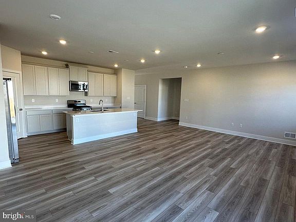 2nd image of 29234 Oxford Dr