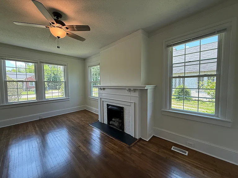 446 Stanley Ave — Photo 5