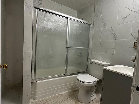 4th image of 1025 Park St
