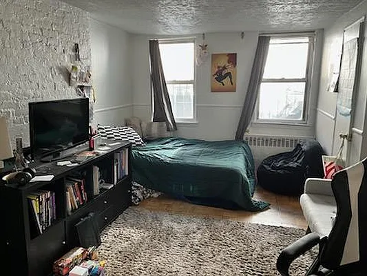 Rented by Downtown Mgt & Realty LLC | media 4