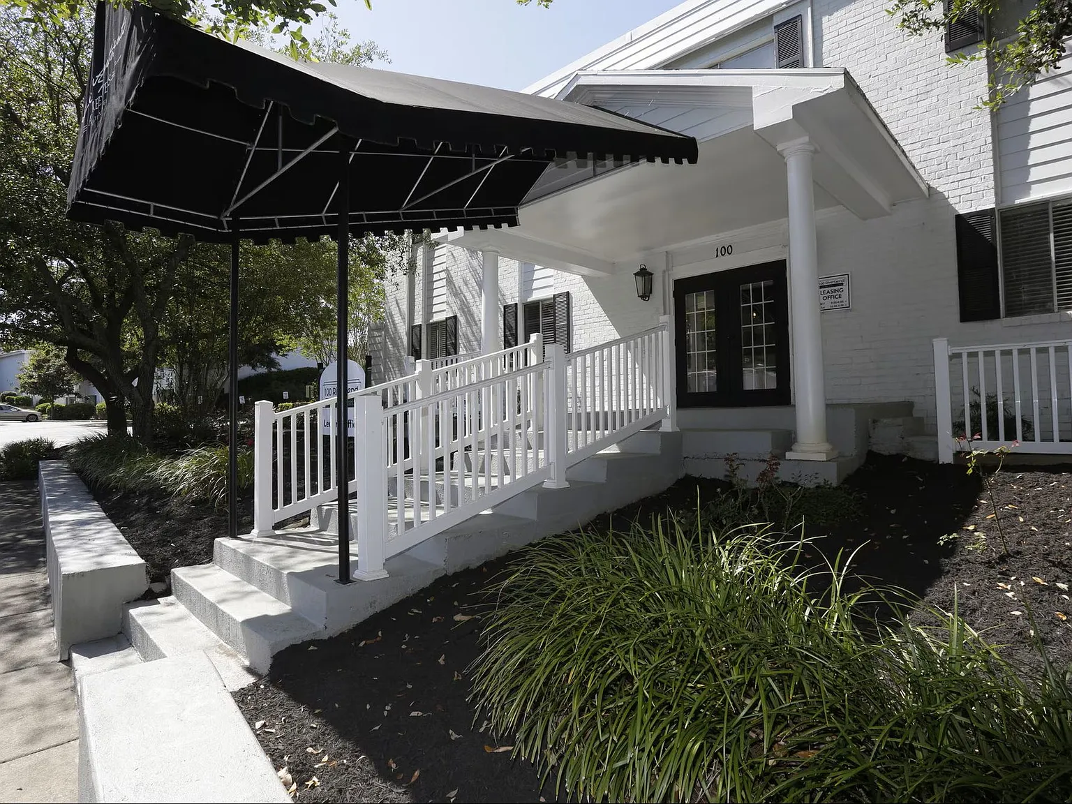 Broadmoor Apartments — Photo 3