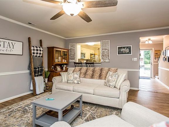 4th image of 222 Choisy Cres