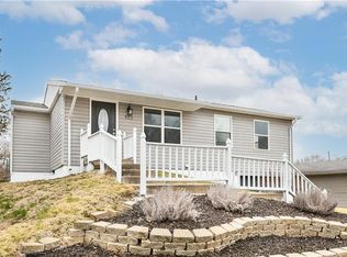 523 Caraway Pl, Lansing, KS 66043