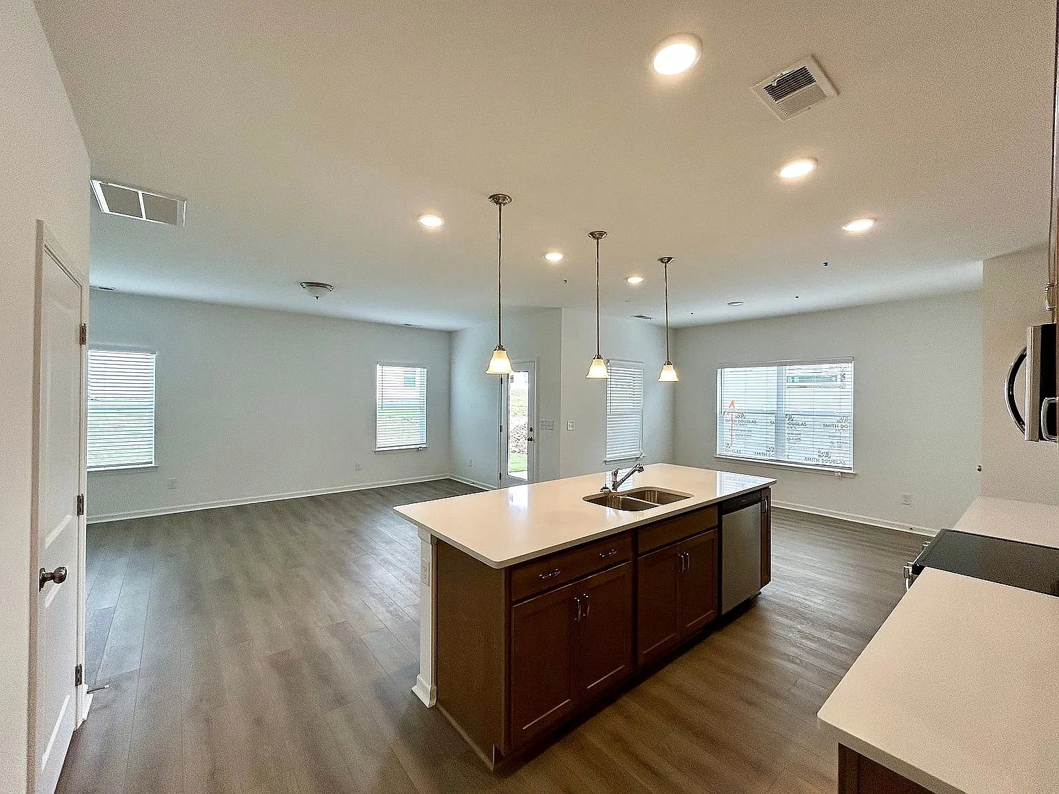 3 bed, 2.5 bath, 1933 sqft, $2,499 — Photo 4