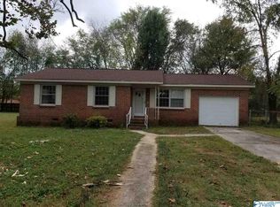 3003 Turf Ave NW, Huntsville, AL 35816