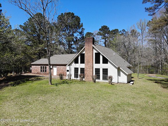 3rd image of 219 Bass Rd