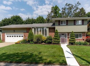 30 Wheatfield Ln, Commack, NY 11725
