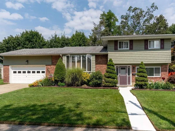 30 Wheatfield Lane, Commack, NY 11725