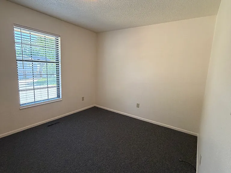 228 NW Waterwheel Ct — Photo 41