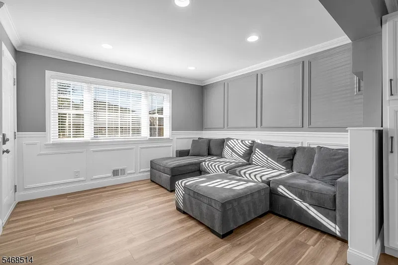 3 bed, 2.0 bath, $3,099 — Photo 4