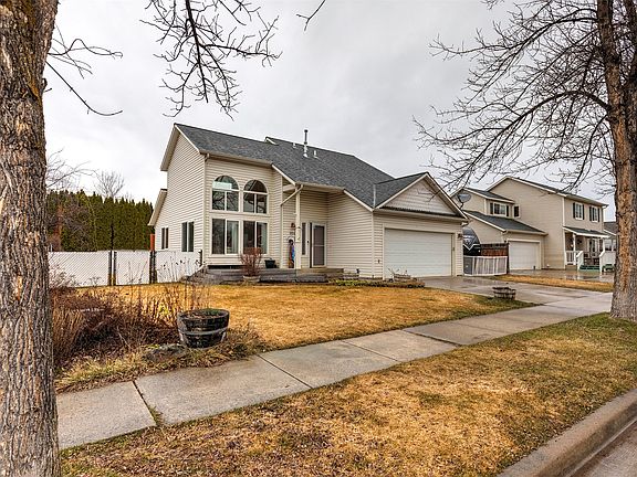 2nd image of 2825 Stratford Ln