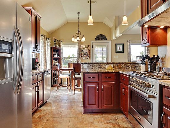 3rd image of 125 Oak Knoll Ct