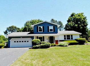 30 Lawnsbury Dr, Rochester, NY 14624