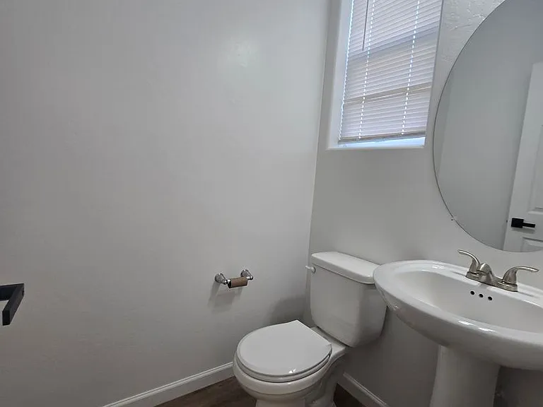 1078 Buena Vista Ln — Photo 11