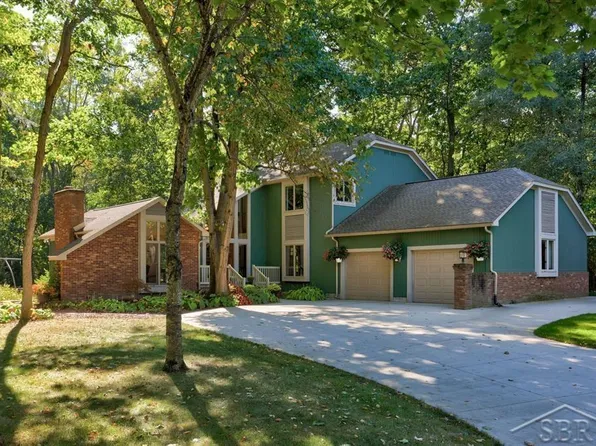 4713 Oakridge Dr, Midland, MI 48640