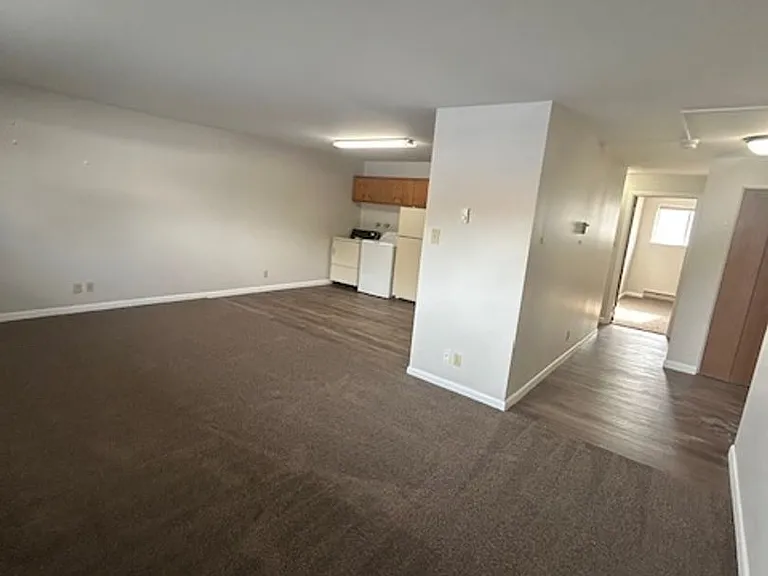 319 Hillcrest Dr — Photo 4