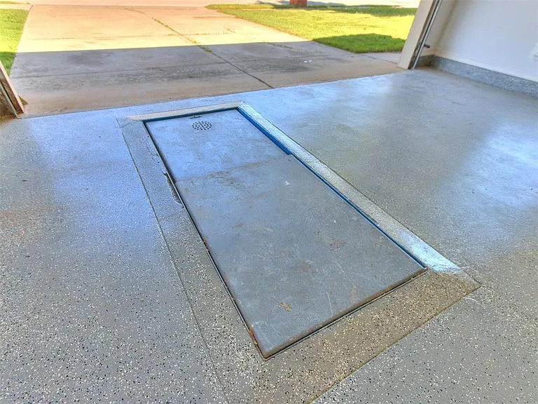 13300 S Robinson Ave — Photo 22
