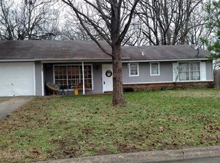 2133 S Clover Dr, Fayetteville, AR 72701