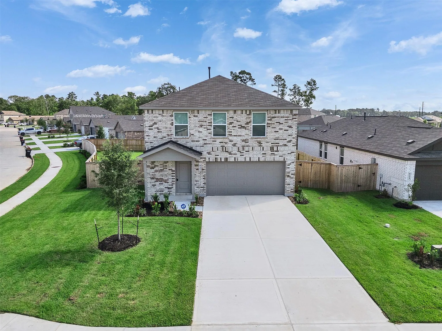 4 bed, 2.5 bath, 2039 sqft, $2,000 — Photo 4