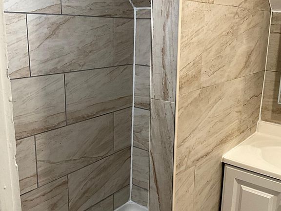 4th image of 130 Three 122street St #2